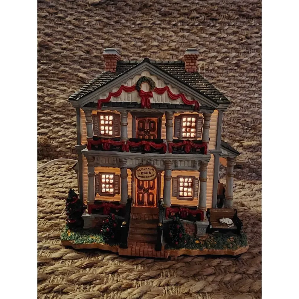 Lemax Carole Towne Collection Savannah Bed & Breakfast Christmas Village Lighted